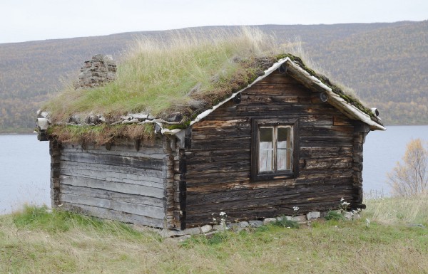 Sauna. ([Pixabay](https://pixabay.com/en/sauna-sauna-cabin-old-turf-roof-1476232/))