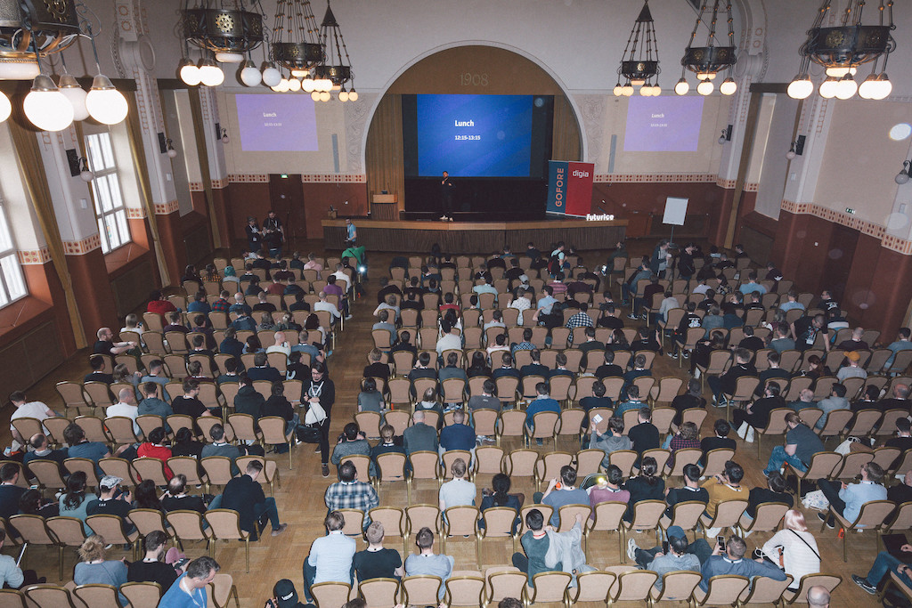 Lunch time in React Finland 2019 by [Nick Tulinen](http://nicktulinen.com)